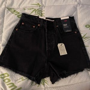 Levi’s rib cage shorts